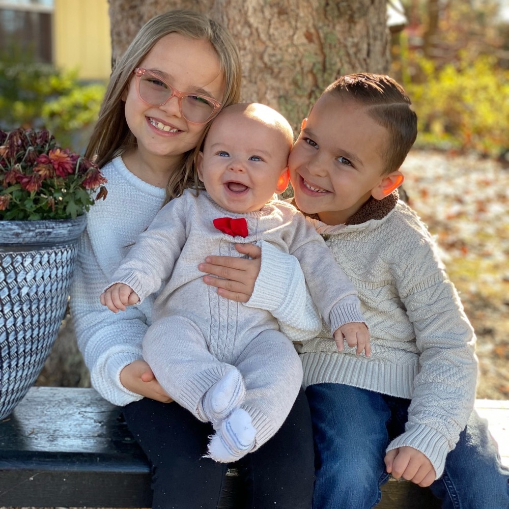 Meet your Posher, Lexi! God loving wife & mama to three beauties! - Picture 3 of 8